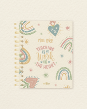 Cargar imagen en el visor de la galería, AGENDA DOCENTE 25-26 - CORAZÓN